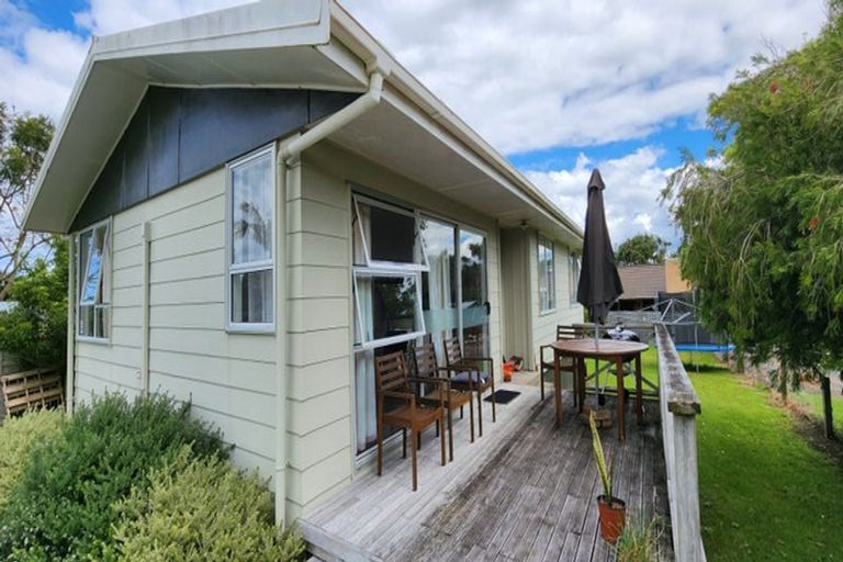 Photo of property in 21 Shearwater Street, One Tree Point, 0118