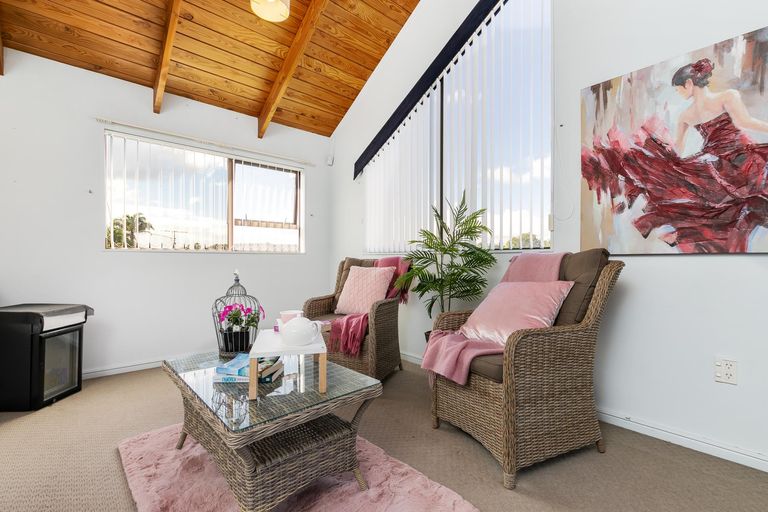 Photo of property in 16 Muirfield Street, Wattle Downs, Auckland, 2103