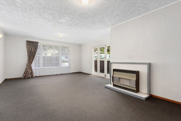 Photo of property in 163 George Street, Stokes Valley, Lower Hutt, 5019
