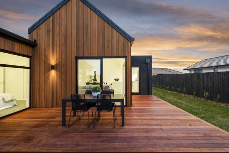 Photo of property in 17 Little Gem Road, Hornby, Christchurch, 8025