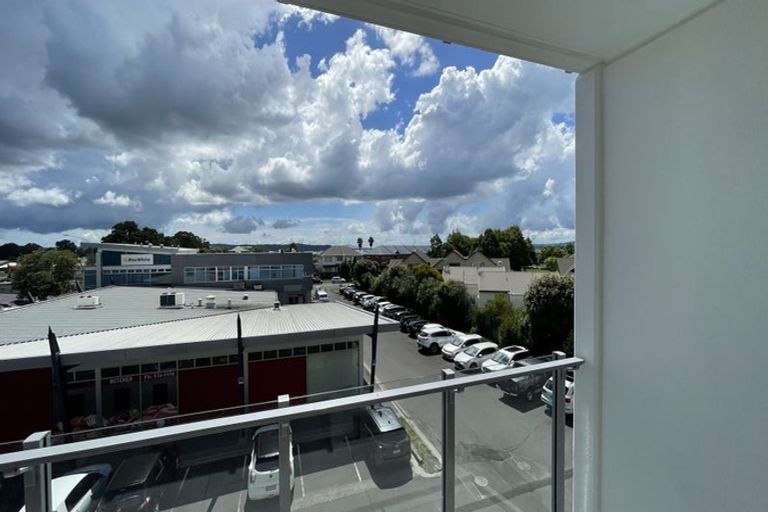 Photo of property in Bella Vista, 2f/84 Gunner Drive, Te Atatu Peninsula, Auckland, 0610