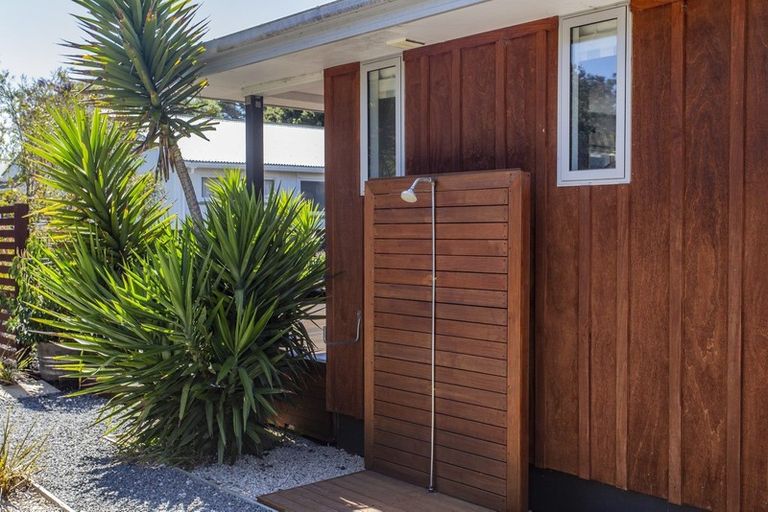 Photo of property in 32 Park Terrace, Waikuku Beach, 7473