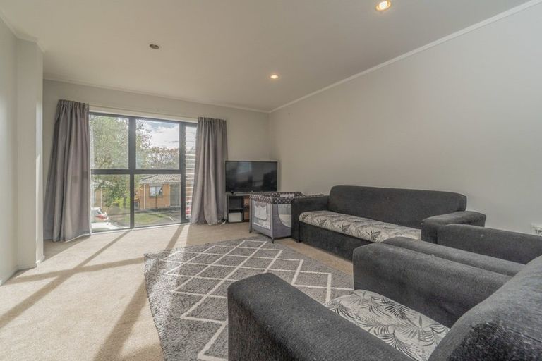 Photo of property in 10 Kevale Place, Manurewa, Auckland, 2102