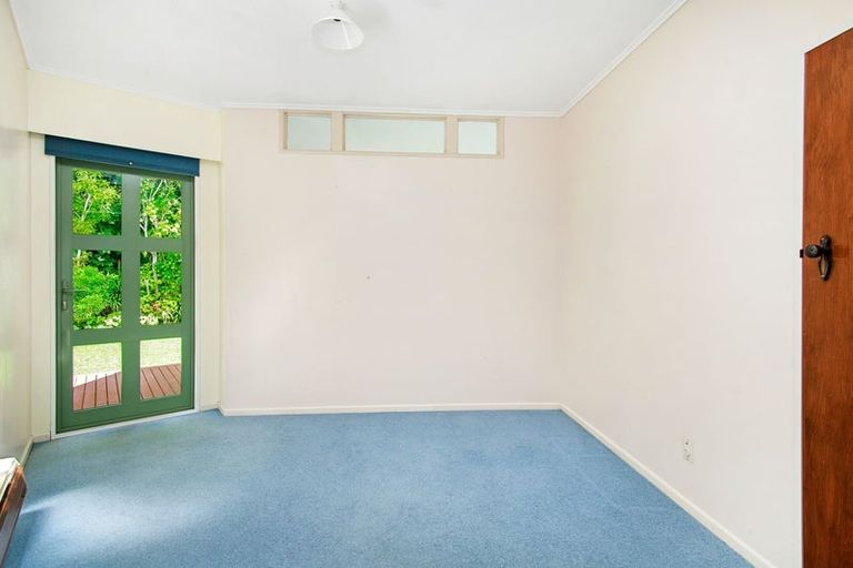 Photo of property in 4 Saint Hildas Glade, Tawa, Wellington, 5028