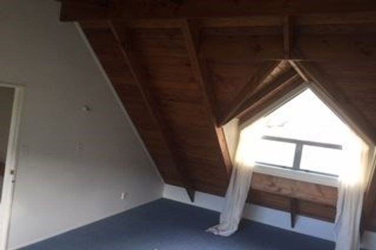 Photo of property in 1/22 Valecrest Place, Bayview, Auckland, 0629