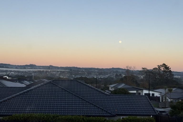 Photo of property in 25 Reserva Crescent, Kumeu, 0810