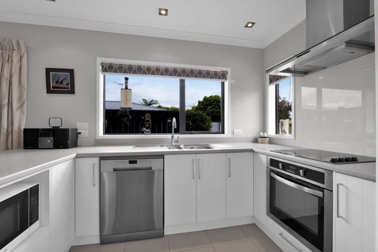 Photo of property in 1/276 Mangorei Road, Merrilands, New Plymouth, 4312