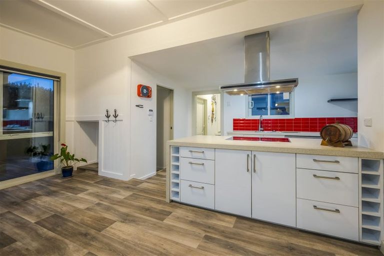 Photo of property in 3 Karaka Road, Kawakawa Bay, Papakura, 2585