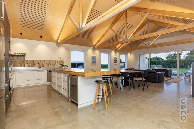 Photo of property in 88 Taupaki Road, Taupaki, Henderson, 0782