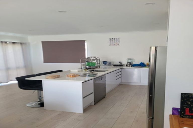 Photo of property in 48a Nikau Street, New Lynn, Auckland, 0600