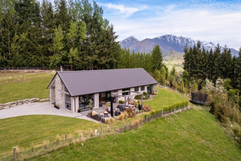 Photo of property in 86 Mountain View Road, Dalefield, Queenstown, 9371