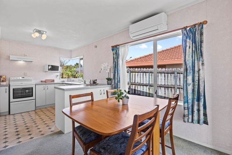 Photo of property in 27 Rosemead Place, Randwick Park, Auckland, 2105