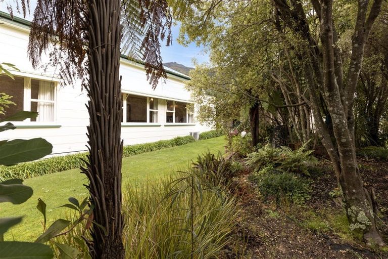 Photo of property in 53 Main Rd Havelock, Havelock, 7100