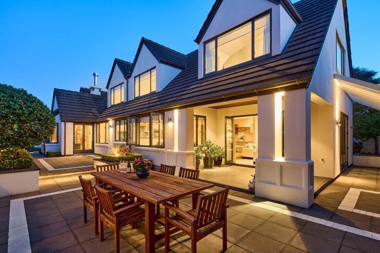 Photo of property in 15 Hautana Square, Woburn, Lower Hutt, 5010