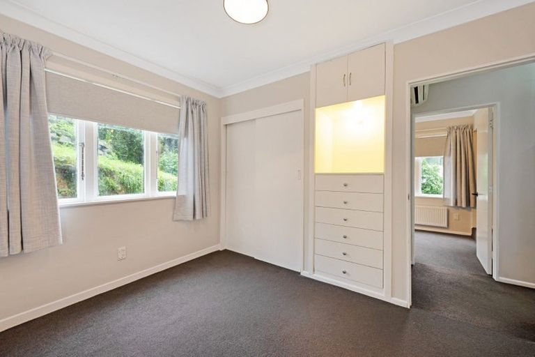 Photo of property in 55 Hungerford Road, Houghton Bay, Wellington, 6023