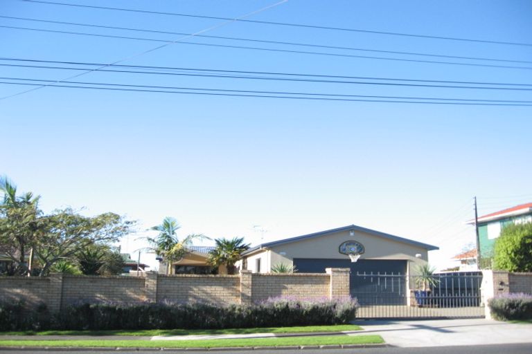 Photo of property in 131 Bleakhouse Road, Mellons Bay, Auckland, 2014