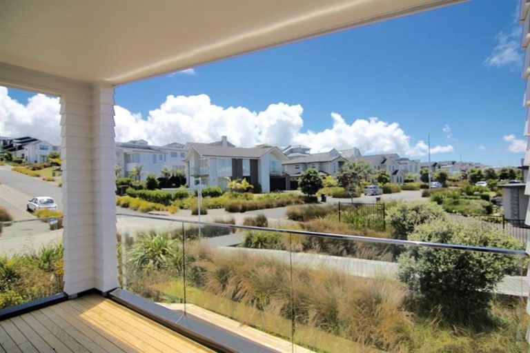 Photo of property in 32 Remuremu Street, Long Bay, Auckland, 0630