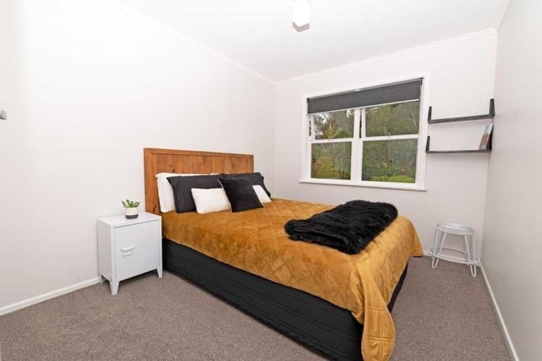 Photo of property in 5b Tirimoana Road, Te Atatu South, Auckland, 0602