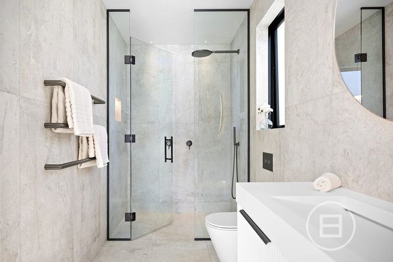 Photo of property in 5 Red Deer Rise, Kelvin Heights, Queenstown, 9300