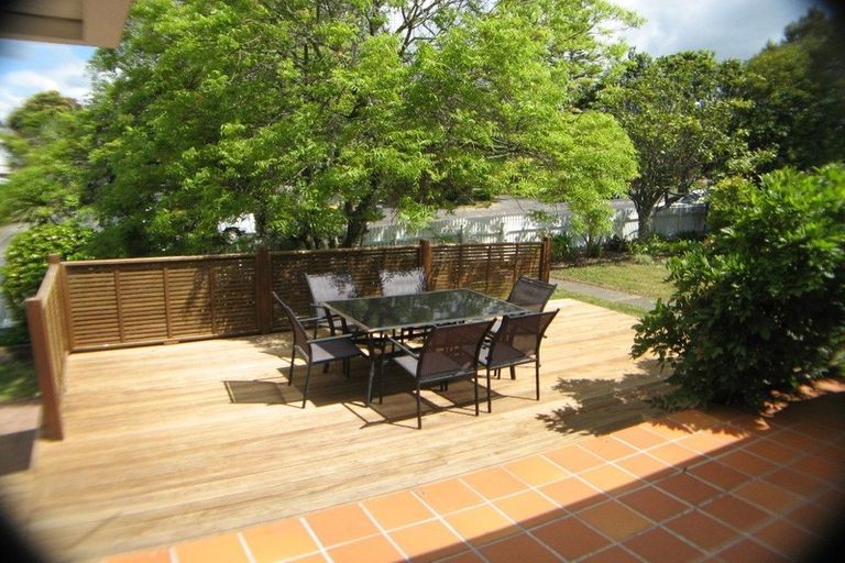 Photo of property in 19 Woodstock Road, Forrest Hill, Auckland, 0620