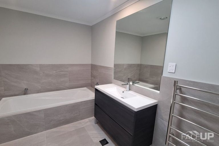 Photo of property in 2/1 Ko Roa Lane, Hobsonville, Auckland, 0616