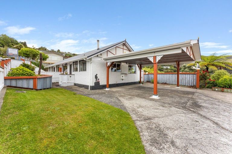 Photo of property in 2 Summit Road, Fairfield, Lower Hutt, 5011