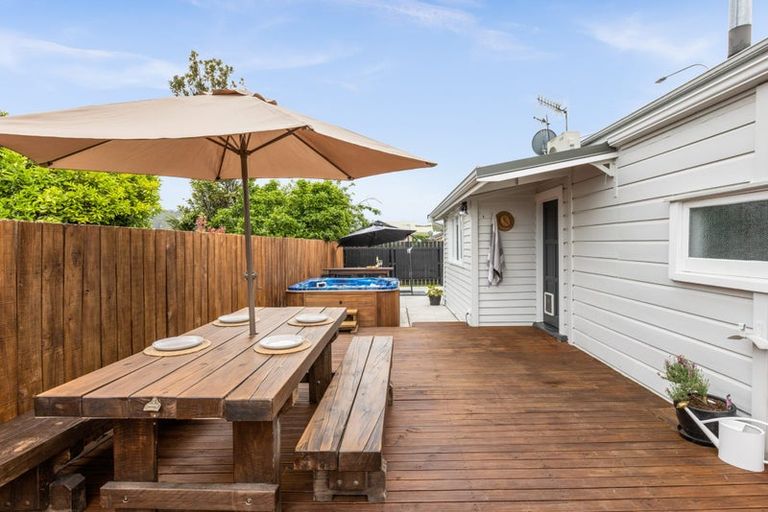 Photo of property in 92 Auckland Road, Greenmeadows, Napier, 4112