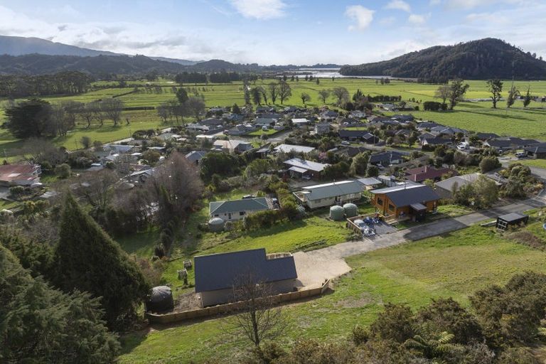 Photo of property in 32 Arapeta Place, Takaka, 7110