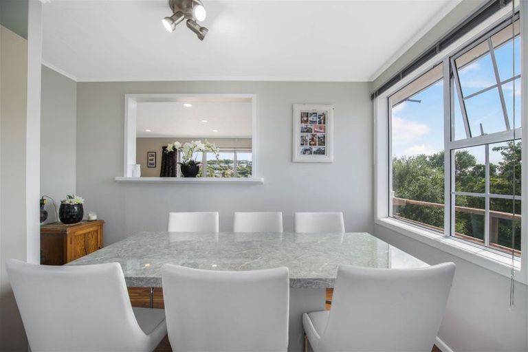 Photo of property in 45 Turville Crescent, Newlands, Wellington, 6037