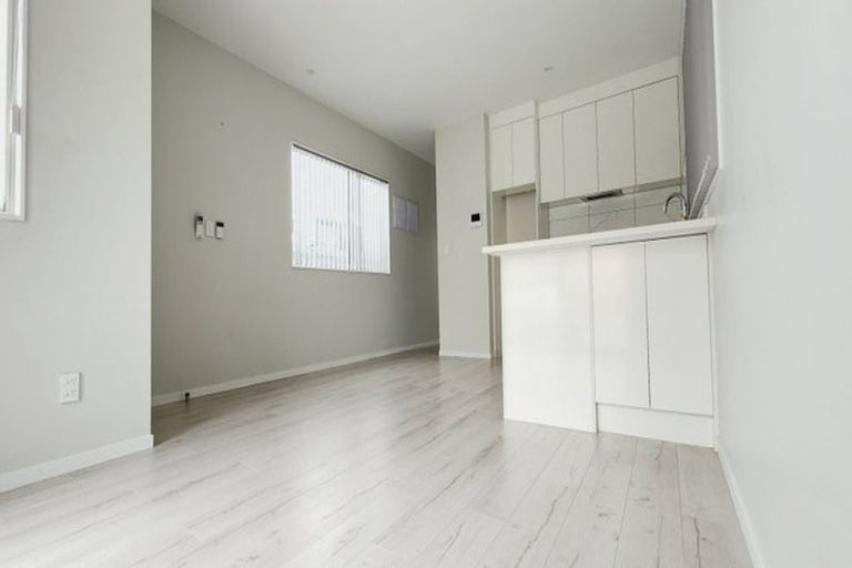 Photo of property in 27 Matakohe Road, Westgate, Auckland, 0814