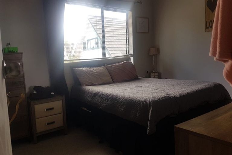 Photo of property in 131 View Road, Sunnyvale, Auckland, 0612