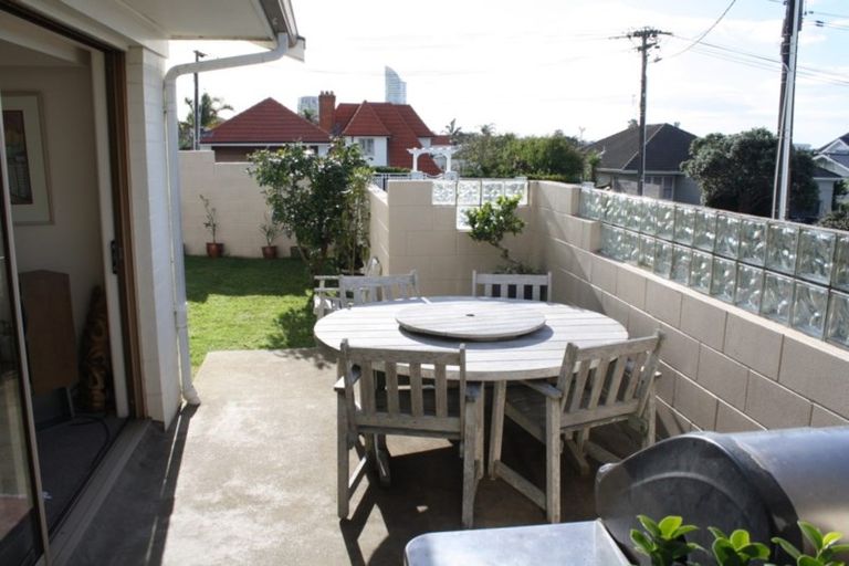 Photo of property in 1/31 Hauraki Road, Hauraki, Auckland, 0622