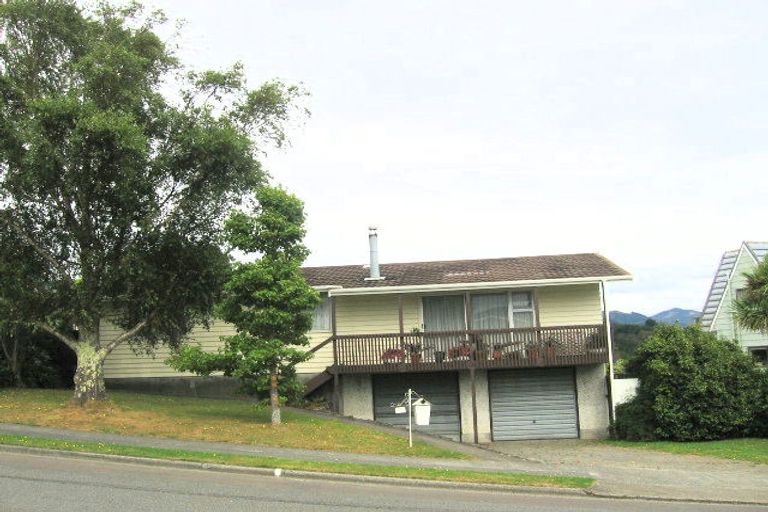 Photo of property in 6 Mount Marua Drive, Timberlea, Upper Hutt, 5018