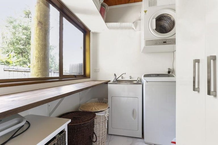 Photo of property in 114 Mountain Road, Henderson Valley, Auckland, 0612