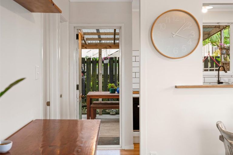 Photo of property in 1/30 Elizabeth Drive, West Harbour, Auckland, 0618