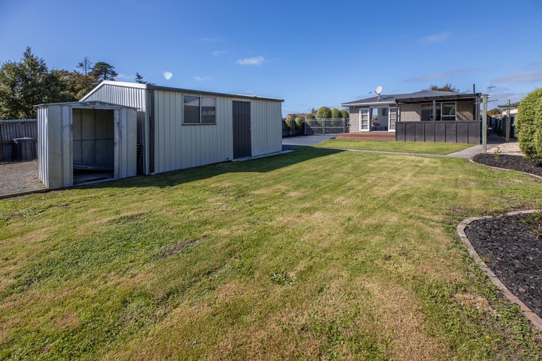Photo of property in 12 Rosanna Place, Aranui, Christchurch, 8061