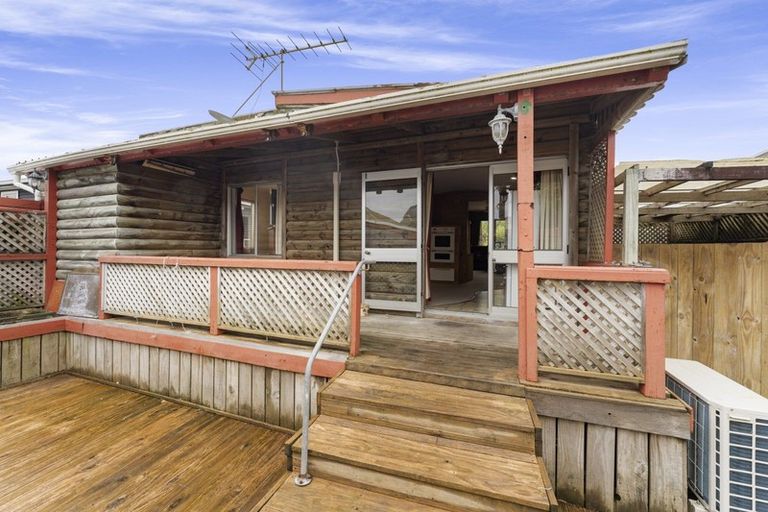 Photo of property in 30 Pioneer Road, Moturoa, New Plymouth, 4310