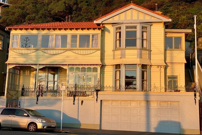 Photo of property in 186 Oriental Parade, Oriental Bay, Wellington, 6011