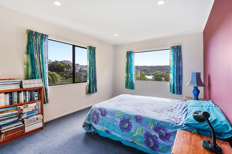 Photo of property in 2 Whitianga View, Paremata, Porirua, 5024