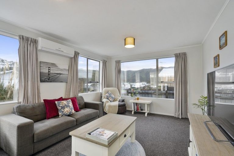 Photo of property in 49 Stockdale Street, Wainuiomata, Lower Hutt, 5014