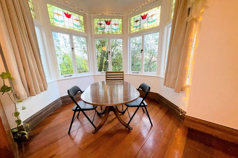 Photo of property in 72 Kelburn Parade, Kelburn, Wellington, 6012