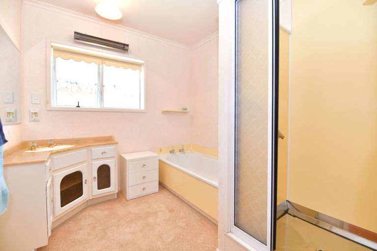 Photo of property in 32b Edward Avenue, Orewa, 0931