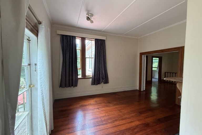 Photo of property in 143 Wadestown Road, Wadestown, Wellington, 6012