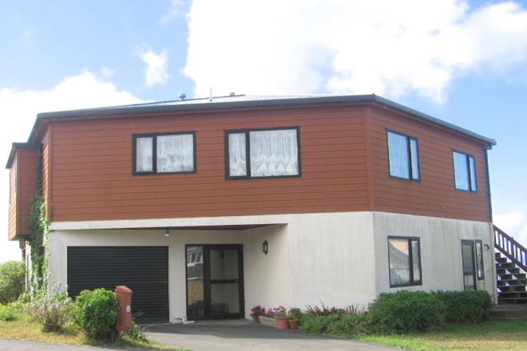 Photo of property in 10 Ashton Fitchett Drive, Brooklyn, Wellington, 6021