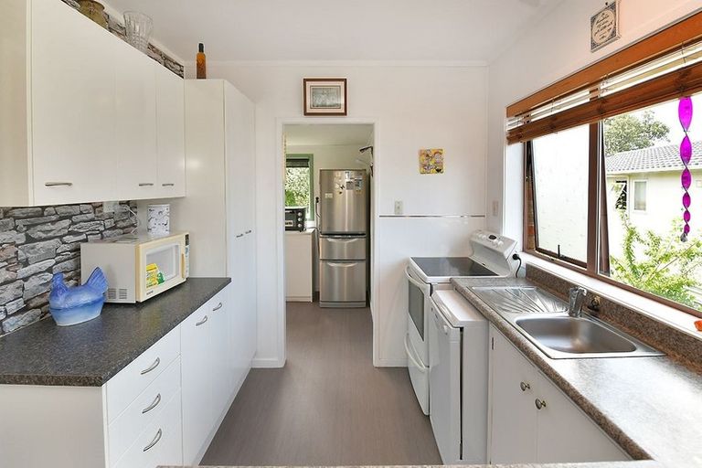 Photo of property in 3/6 Albatross Road, Red Beach, 0932
