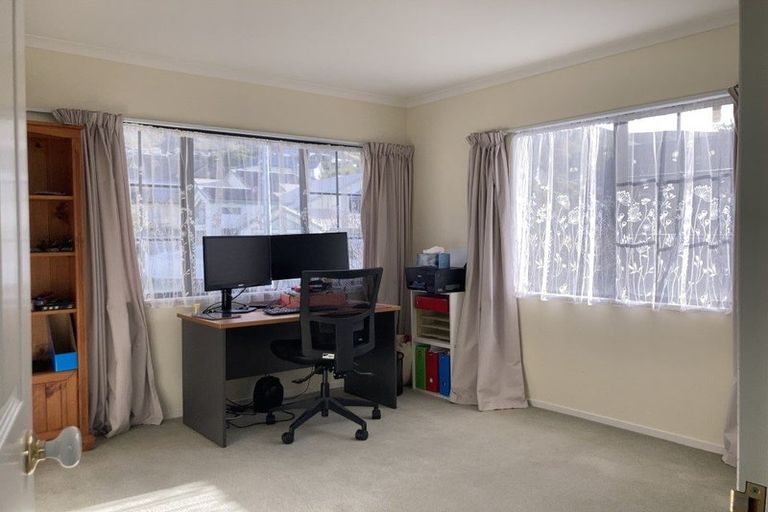 Photo of property in 10 Amesbury Drive, Churton Park, Wellington, 6037