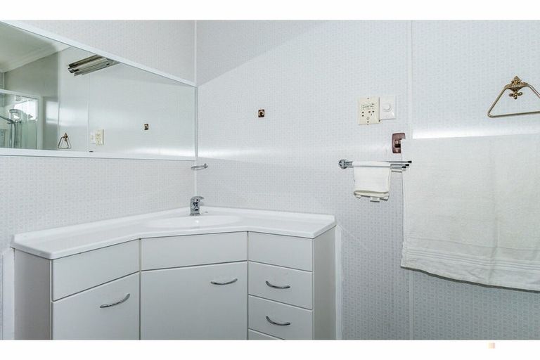 Photo of property in 5-5a Rugby Street, Waimate, 7924