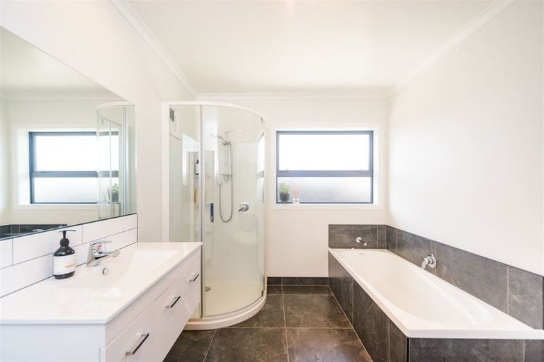 Photo of property in 8 Poplar Grove, Feilding, 4702