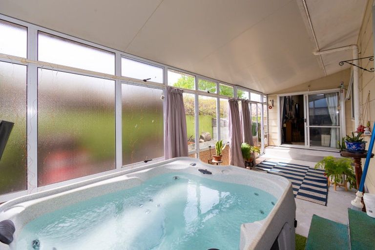 Photo of property in 14 Sutton Avenue, Clive, 4102