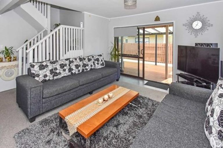 Photo of property in 2/104 Tui Road, Papatoetoe, Auckland, 2025
